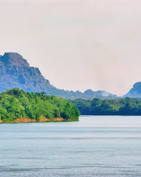 O Rio Tocantins e a serra